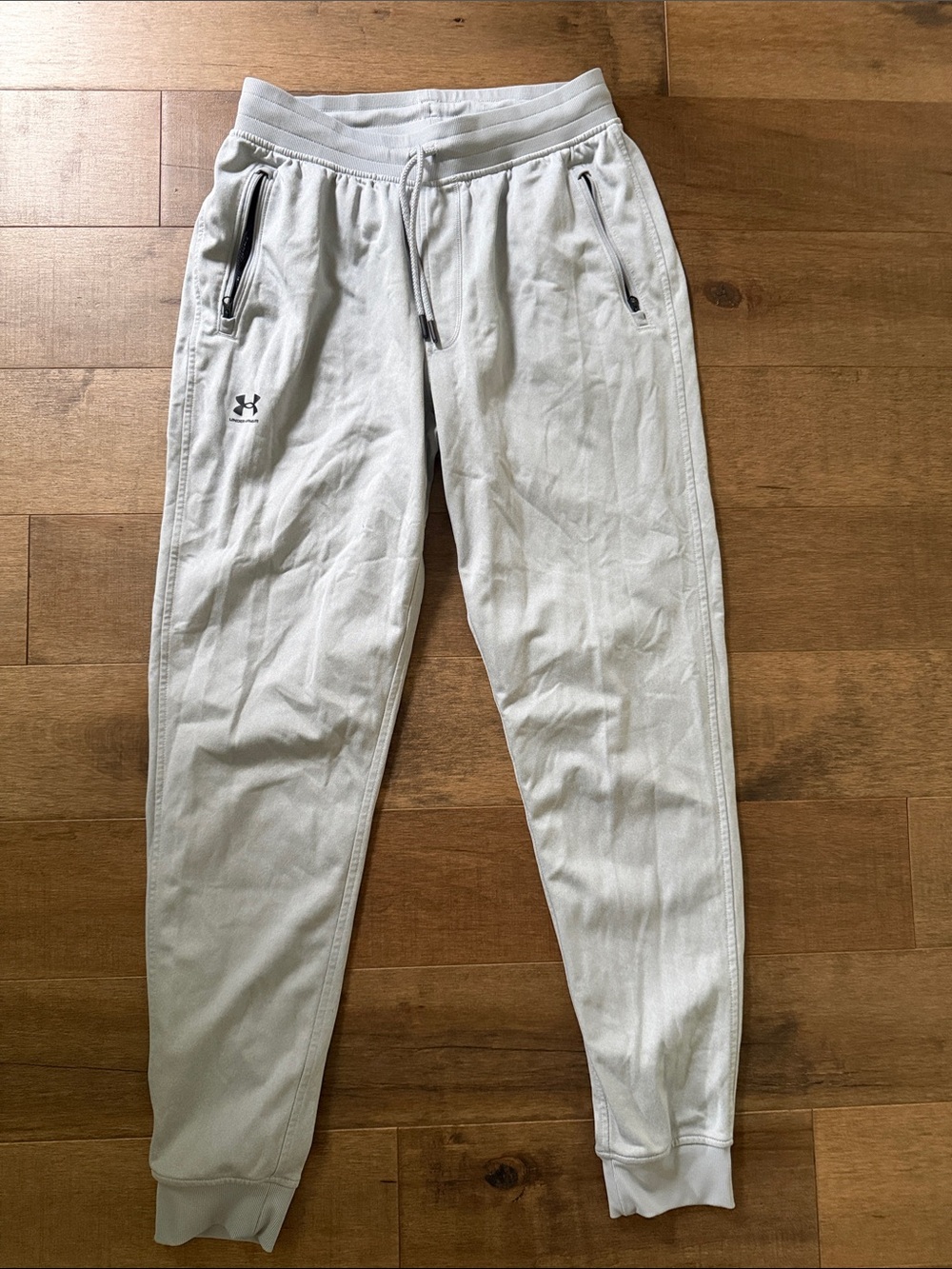 Under Armour Men's Medium Light Gray Athletic Joggers with Zipper Pockets 💋